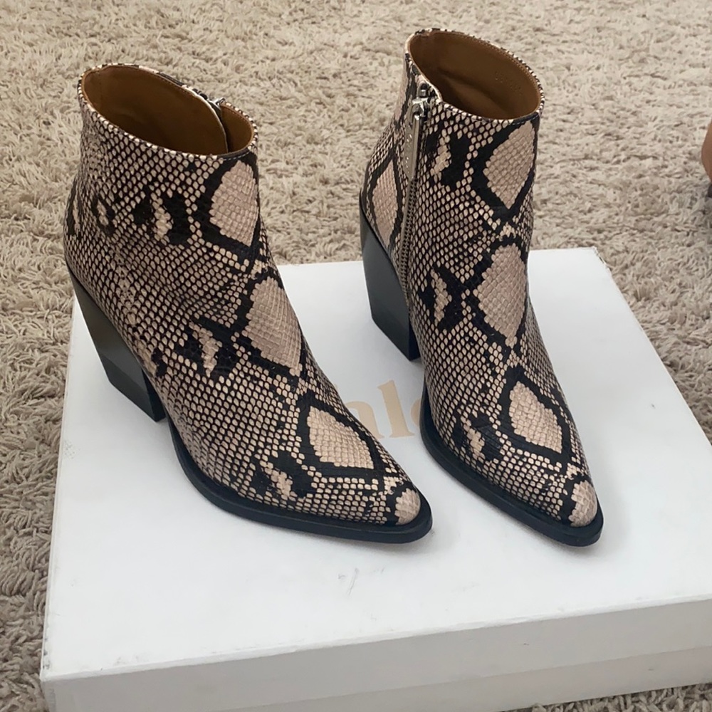 Chloe Rylee blockheel bootie Size 37